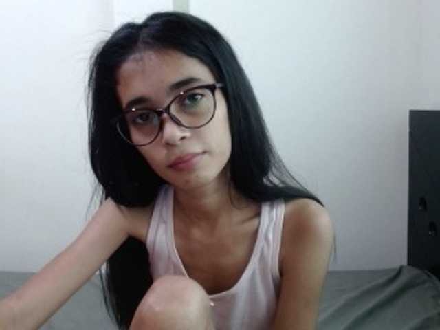 Fotos petit-linda18 Shhhh. Im not alone. I have to be quiet but let's have quiet fun together. #18 #young #smalltits #skinny #tits