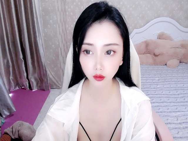 Fotos qiqi-- Hey guys! I'm a new girl on here so please be gentle and let's get to know each other first before we get to action^^