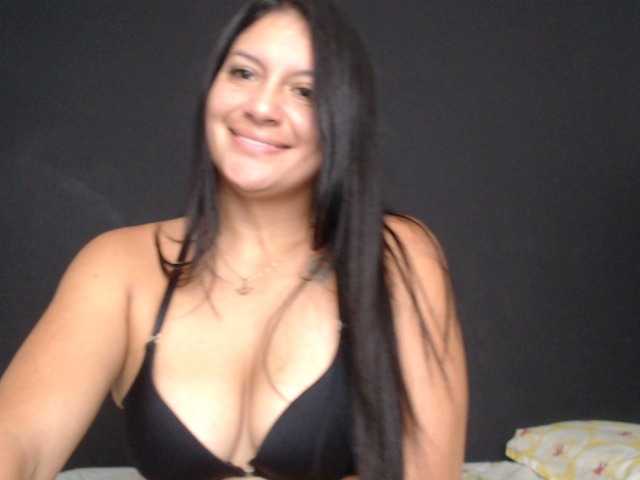 Capturas de pantalla de transmisión Queen-karina