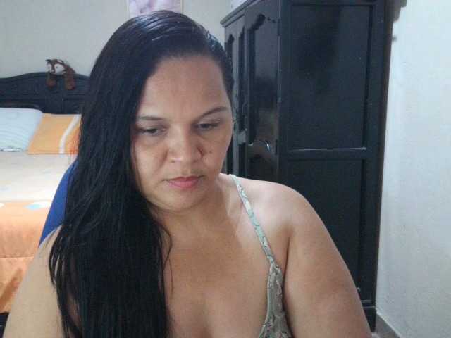 Capturas de pantalla de transmisión QueenNight