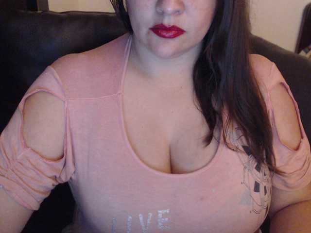 Fotos MiladyEmma hello guys I'm new and I want to have fun He shoots 20 chips and you will have a surprise #bbw #mature #bigtits #cum #squirt