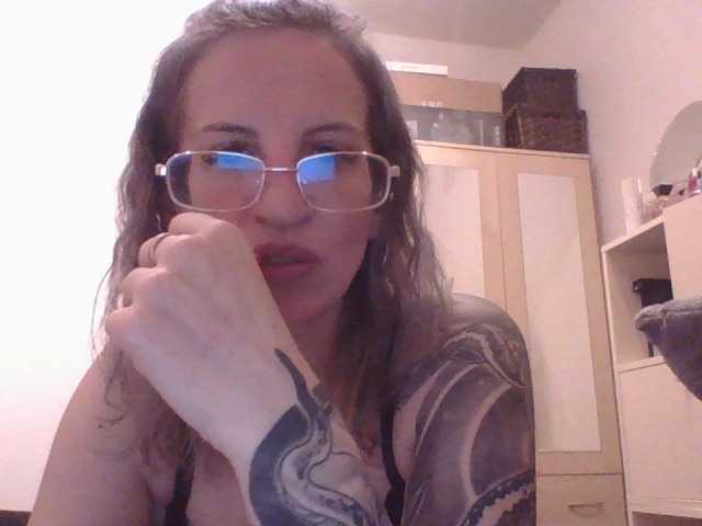 Capturas de pantalla de transmisión Rosymara