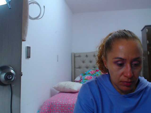 Capturas de pantalla de transmisión RoxanaMilf