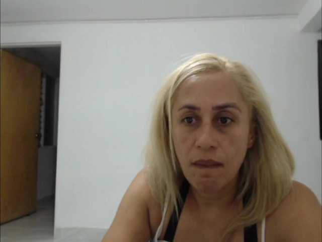 Capturas de pantalla de transmisión RoxanaMilf