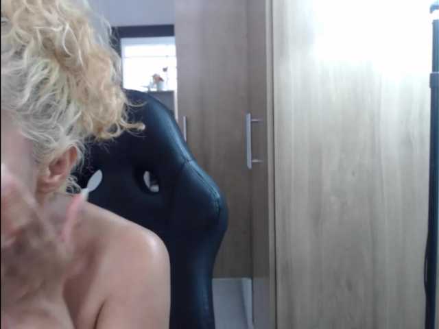 Capturas de pantalla de transmisión RoxanaMilf