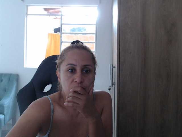 Capturas de pantalla de transmisión RoxanaMilf