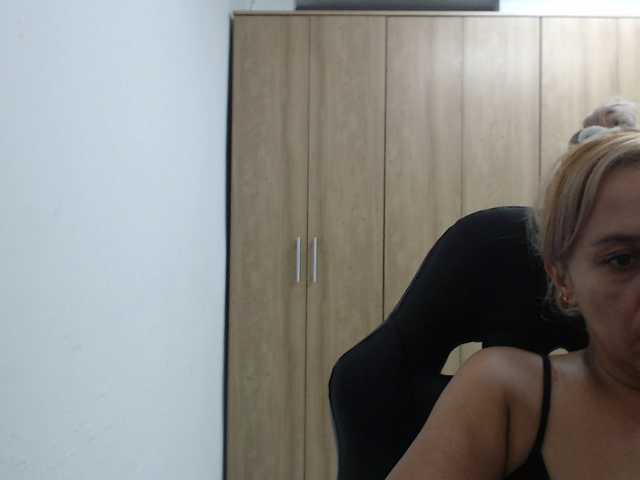 Capturas de pantalla de transmisión RoxanaMilf