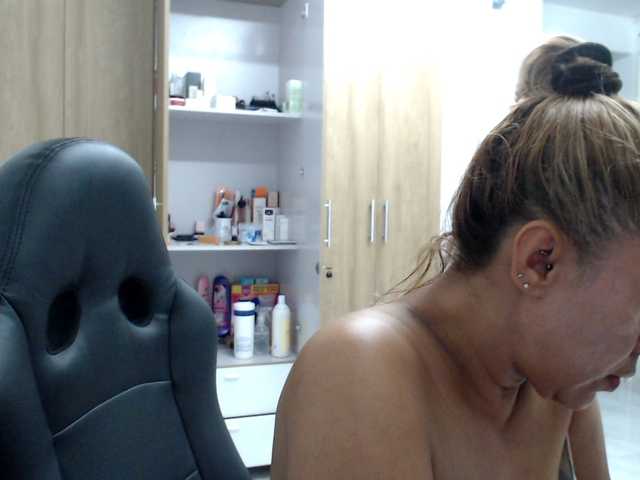 Capturas de pantalla de transmisión RoxanaMilf