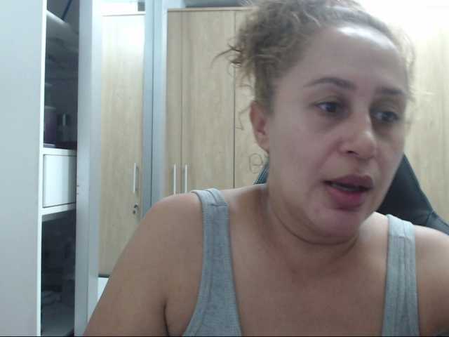 Capturas de pantalla de transmisión RoxanaMilf