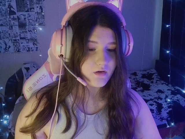 Capturas de pantalla de transmisión SaanviUwU