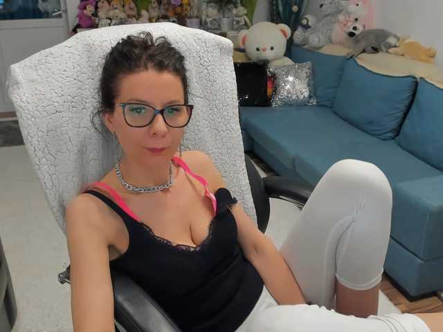 Fotos SalomeJade Welcome my guys#pvt#lovense#ohmibod#it makes me smile and wet).any tips is ***you!