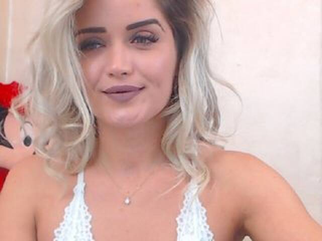 Capturas de pantalla de transmisión Sandy-Bella