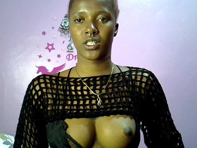 Capturas de pantalla de transmisión Sexxyezzy