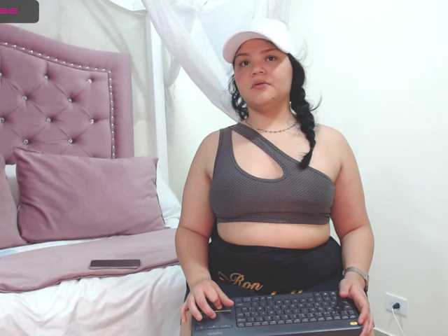 Fotos SharlotteThom hi guys wolcome too my room// show oios 25 tks // spank ass 65 // come and difruta on my naughty side today and willing to play a lot with you!!