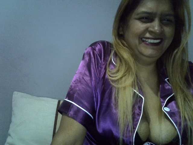 Fotos Skyler32 30 boobs- 40ass= 60pussy=130stripdance=