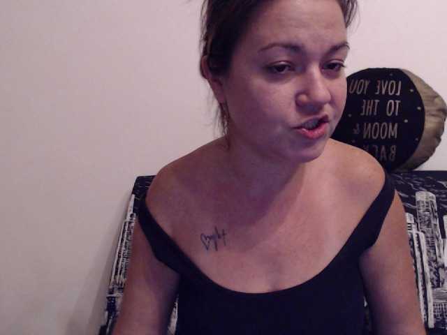 Capturas de pantalla de transmisión Softhottmilf