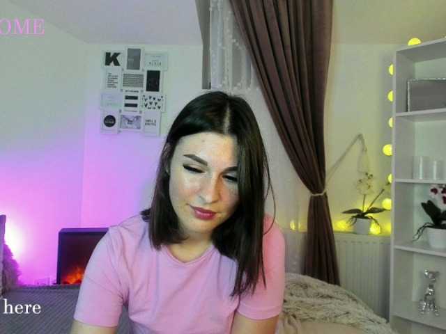 Fotos SophiaLeone18 first day here I am Lara #18 #new #brunette #bisexual #dildo join me and let's f.ck