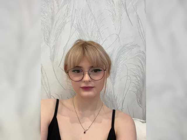 Capturas de pantalla de transmisión Sophie-doll