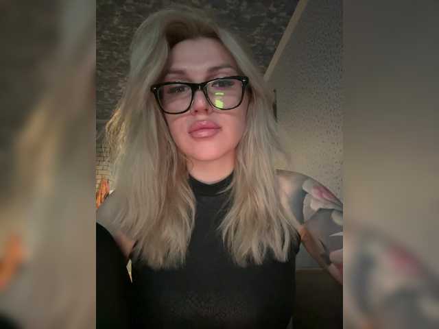 Capturas de pantalla de transmisión CyberWhore111