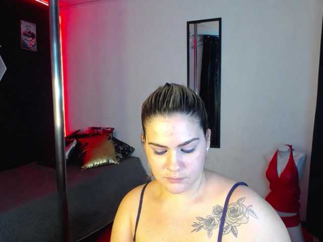 Fotos sweetgirlx Hi! welcome to my room, im Emily , be kind to me, I am a woman eager to learn