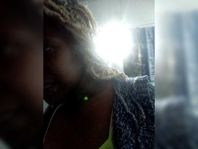 Capturas de pantalla de transmisión TheeBilquiss