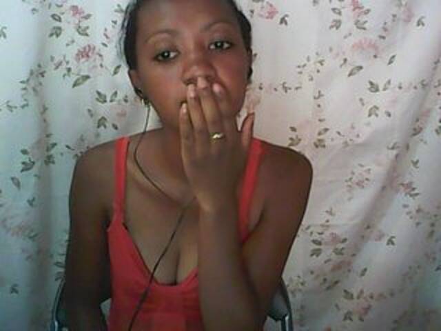 Capturas de pantalla de transmisión tinychloe