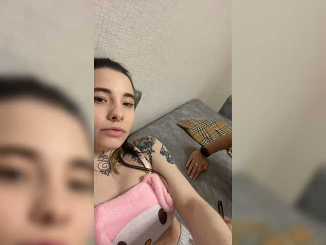 Capturas de pantalla de transmisión TreshGirls