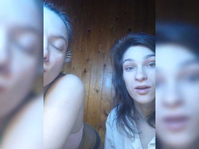 Capturas de pantalla de transmisión TreshGirls