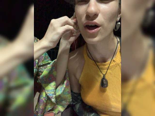 Capturas de pantalla de transmisión TreshGirls