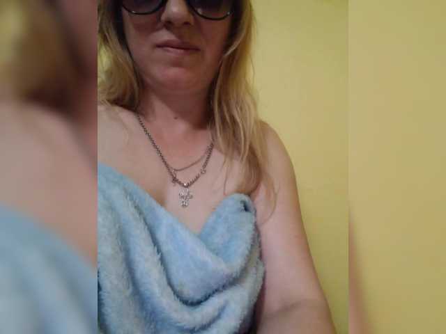 Capturas de pantalla de transmisión Valeria09871