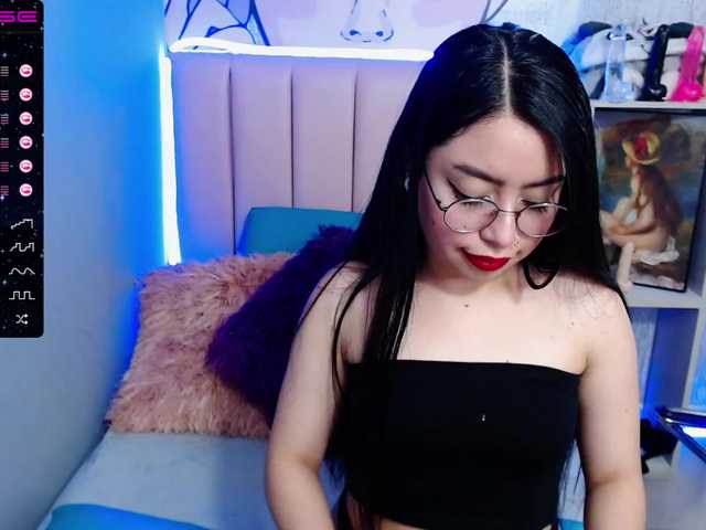 Fotos VeronicaBrook Hey i am new ♥ GOAL: SHOW CUM♥ Come on an play with me♥ Lush is on♥ control lush 222tkns15 min♥ #daddy #c2c #lovense #18 #latin 333