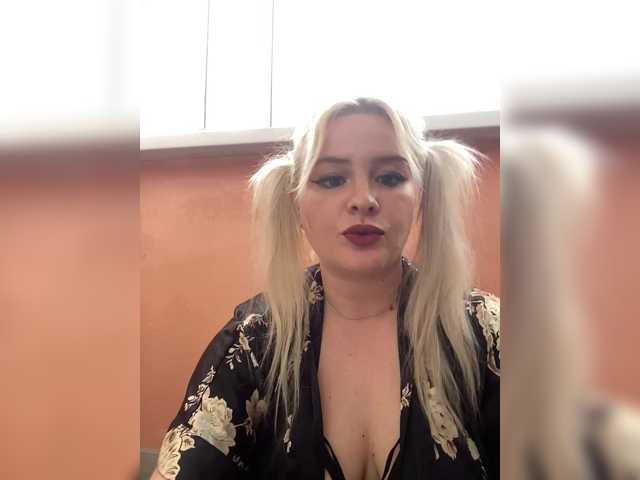 Capturas de pantalla de transmisión VikkiVia