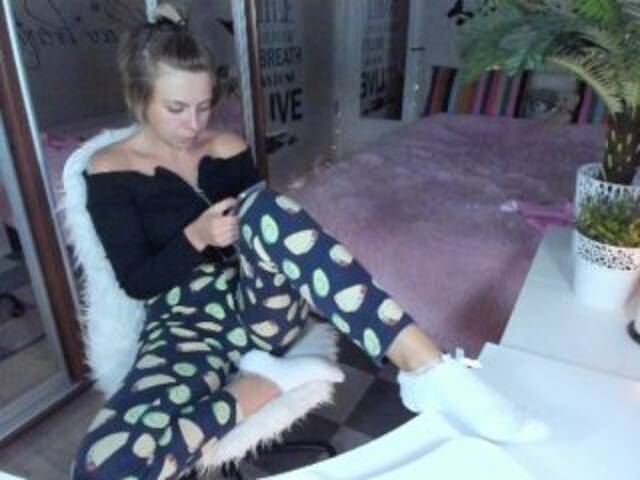 Capturas de pantalla de transmisión CallMeAngel