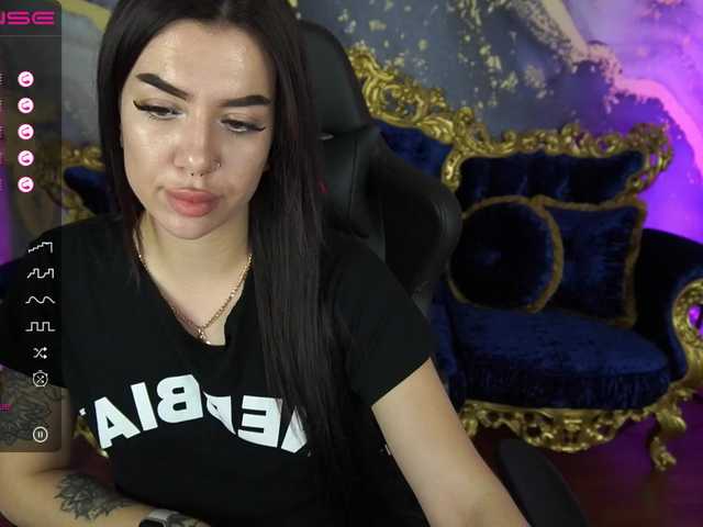 Capturas de pantalla de transmisión YanaShyy