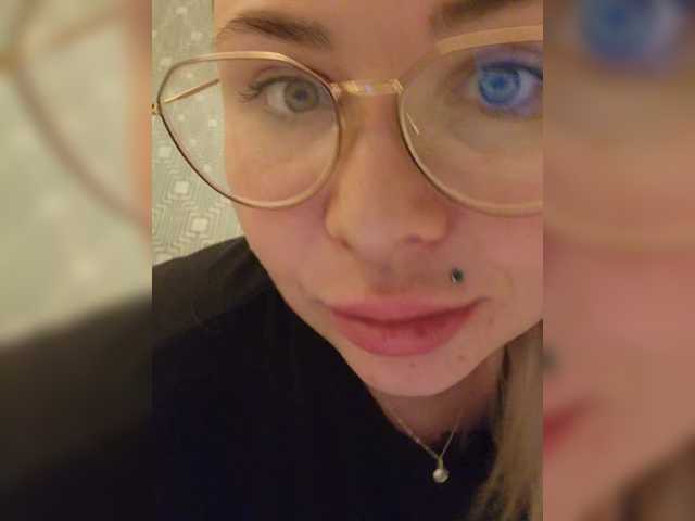 Capturas de pantalla de transmisión YourFunnyBlondiee