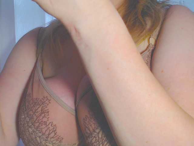 Fotos Yuliskax Hi guys!!Give love !! tits-80 tk, ass-60,nipples-50.pm-95,C2C-110,Lick tits-165, take off panties-200,oilice on tits-155,Blow job-180, fuck tits -188. spank ass-99 . Stockings -130 tks. NAKED-400. SQUIRT-600. Hot show ,toys in pvt. Meow)